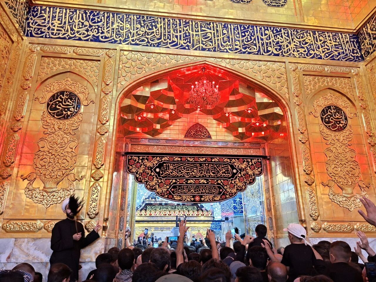 قلب ها برمدار حسین بن علی (ع) می‌تپد