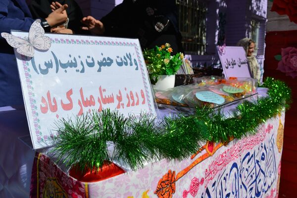 جشن میلاد حضرت زینب(س) با حضور مادران پرستار در دبستان علویان بهارستان‌دو