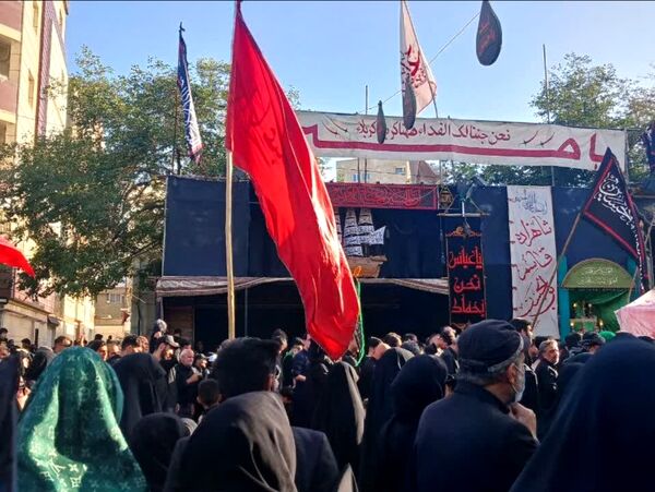 اجتماع عظیم عاشقان حسینی در مراسم خیمه سوزان