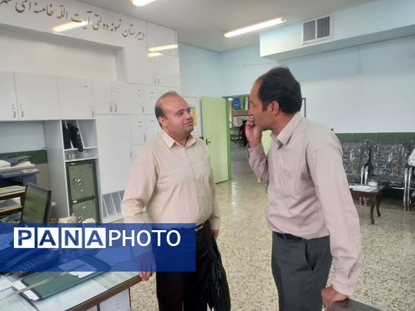 جلسه انجمن اولیا دبیرستان نمونه آیت‌الله خامنه‌ای 