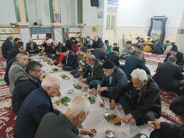 سفره های افطار ساده در کاشمر