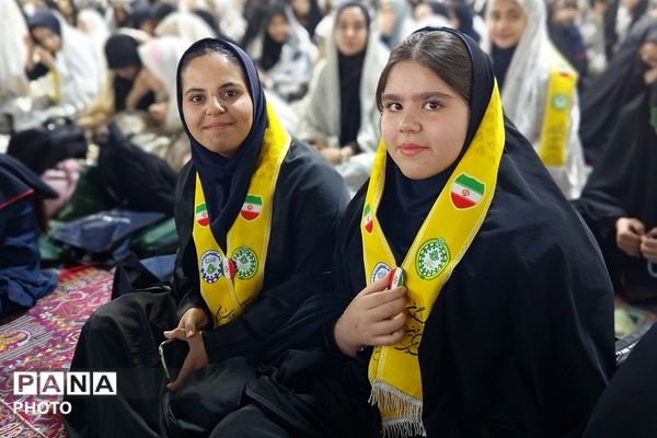 حضور پرشور فرهنگیان و دانش‌آموزان در مصلی نسیم شهر