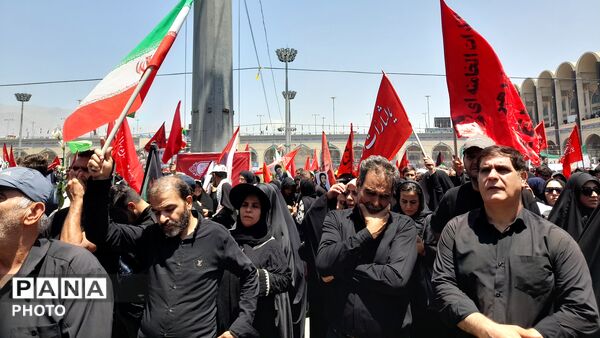  نمایشِ اقتدار در تشییعِ رهبر شهید