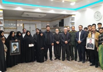 تجلیل سرپرست آموزش و پرورش شهرستان کوهدشت از خانواده شهید حاج یوسف درویشی