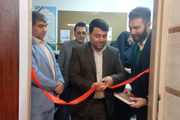 بیعت نوجوانان مدرسهٔ امام خمینی (ره) قرچک با آرمان‌های امام راحل در چهل و هفتمین جشن پیروزی انقلاب 
