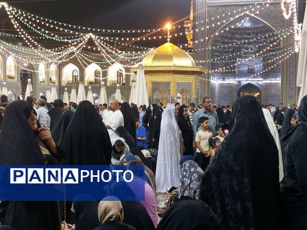 شکوه و سرور در بارگاه منور رضوی در شب ولادت پیامبر اعظم(ص)