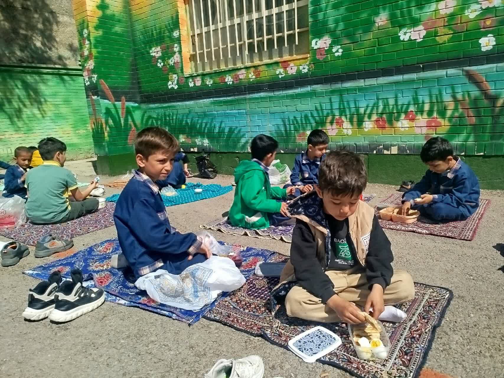 صبحانه سلامت در مدرسه پسرانه مبین شیروان