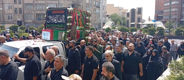 تشییع باشکوه پیکر بسیجی شهید در حمله رژیم صهیونیستی؛ مردم با فریاد مرگ بر اسرائیل وداع کردند