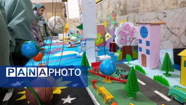 نمایشگاه هفته پژوهش در دبستان شاهد تحقیقی ناحیه ۶ مشهد مقدس