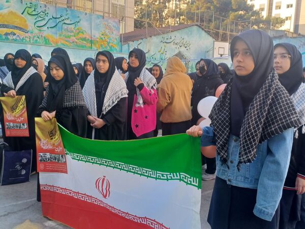 مراسم روز دانش‌آموز و ۱۳ آبان در دبیرستان شاهد تکتم