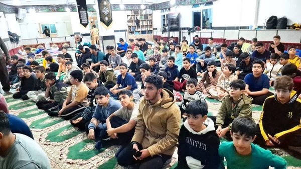 سحرگاه دانش‌آموزان معتکف 