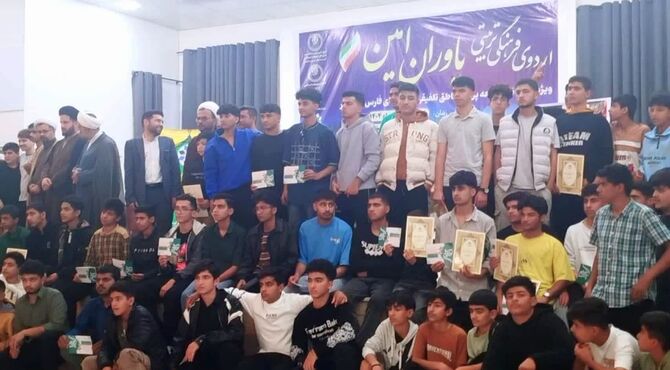 جزیره خارگ صحنه شور ورزشی دانش‌آموزان در جام اقتدار ایران
