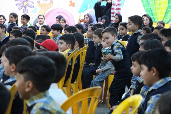 جشن شکوفه‌ها در دبستان منوچهر رزاقی ناحیه۳ مشهد