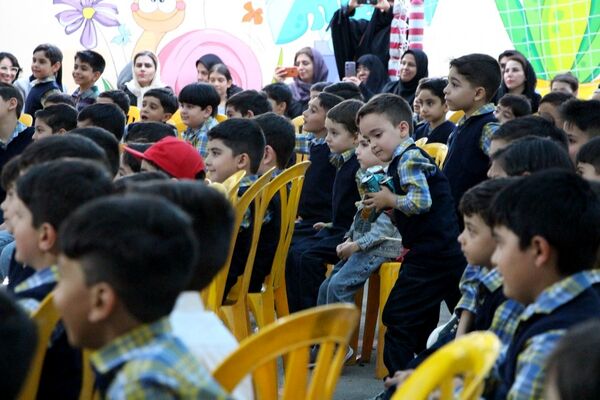 جشن شکوفه‌ها در دبستان منوچهر رزاقی ناحیه۳ مشهد