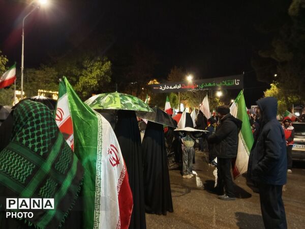 نیشابور  در آغوش باران؛ قصه دلدادگی مردم در مسجد جامع 