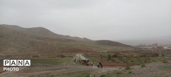 بارش باران بهاری در روستا بتو 