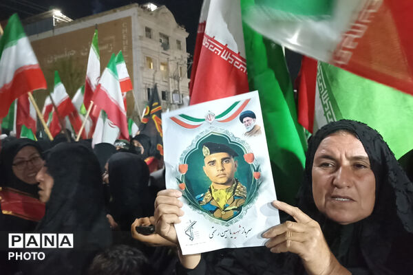 ورود پیکر شهید ۱۹ ساله یاسین رستمی در سی و سومین تجمعات مردمی - لردگان