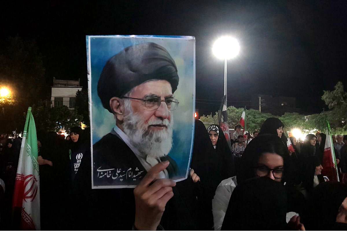 تداوم تجمعات شبانه در میدان امام خمینی (ره)