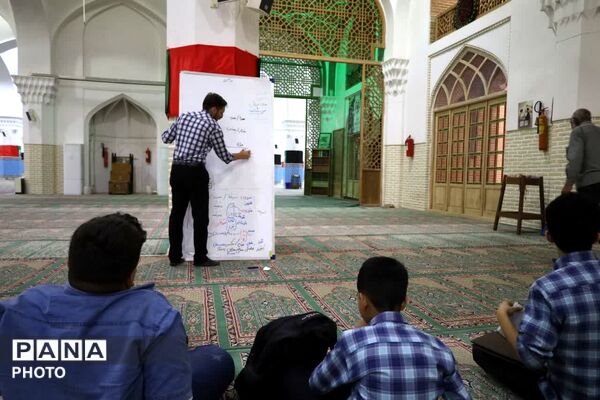  بازدید مدیرکل آموزش و پرورش استان یزد از کلاس‌های جهادی مسجد ملا اسماعیل 