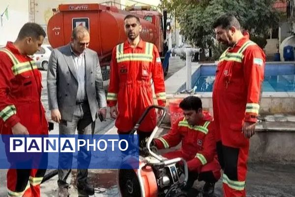 قدردانی دانش‌آموزان ورامینی از آتش‌نشانان در روز ملی آتش‌نشانی