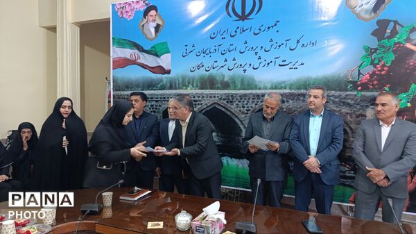 تجلیل از دانش‌آموزان مقام‌آور جشنواره علمی و پژوهشی در ملکان