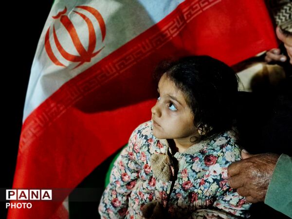 نسل نو در گلوگاه پای کار وطن