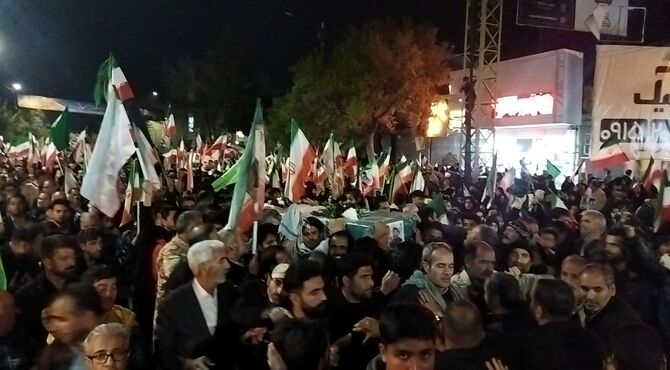 شهید رضا روزگرد در جمع نیشابوریان تشییع شد