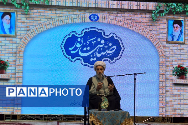 «ضیافت نور» دیدار رمضانی جمعی از بانوان شیراز ، با نماینده ولی فقیه در فارس