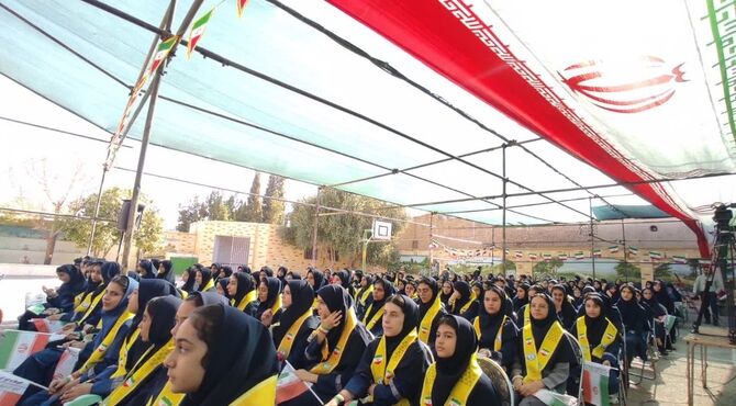 نواختن زنگ مهر و ایثار در مدرسه دکتر جوادی 
