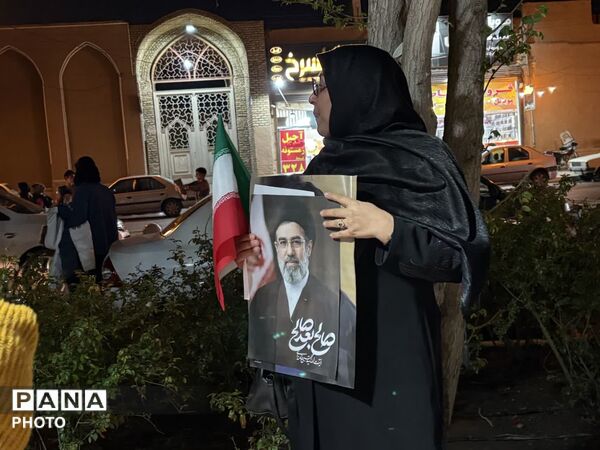 میدان داری دانش‌آموزان و معلمان یزدی