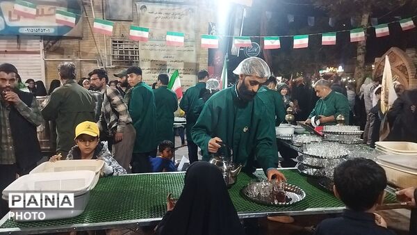 گذری بر فعالیت چایخانه فاطمه الزهرا در پنجاه و هشتمین شب از اجتماعات مردمی نیشابور 