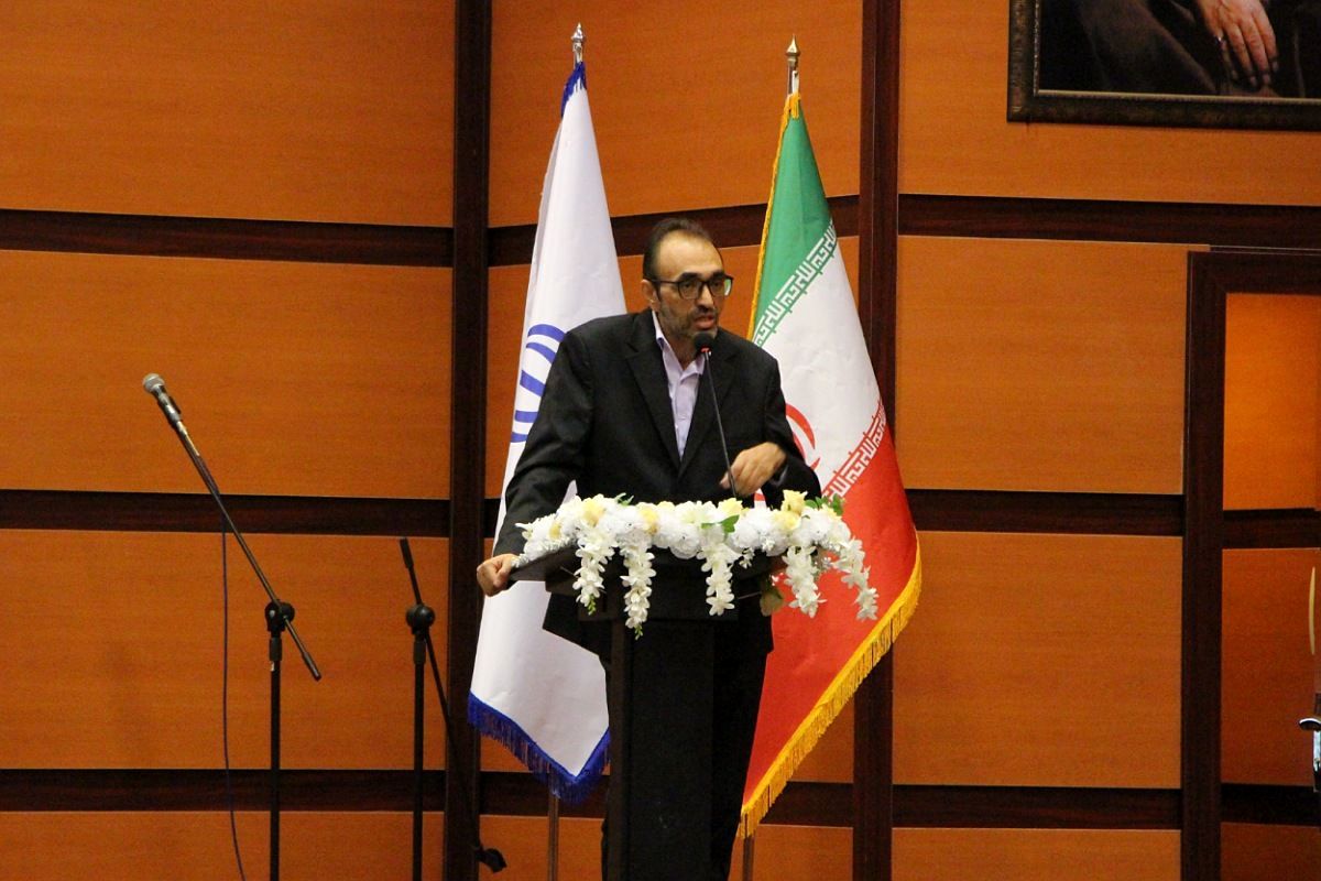 مدارس به عنوان سازمان‌های یادگیرنده، نیازمند مدیریت دانش و سرمایه انسانی توانمند هستند