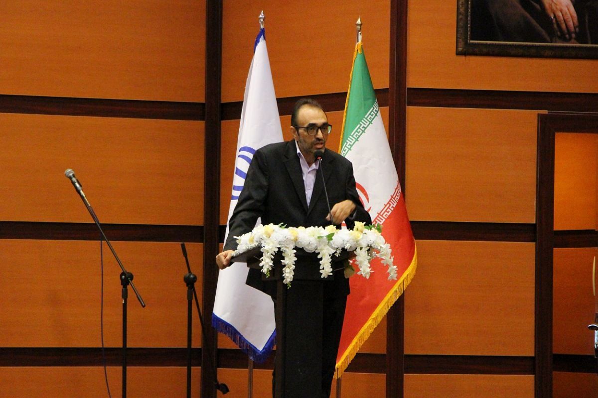 مدارس به عنوان سازمان‌های یادگیرنده، نیازمند مدیریت دانش و سرمایه انسانی توانمند هستند