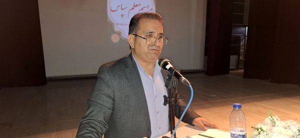 برگزاری جشن سپاس معلم در پلدختر و قدردانی از معلمان برتر