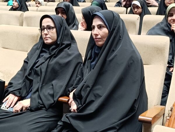 مراسم تقدیر از دانش‌آموزان و مدیران مدارس فعال در طرح گام‌های عاشقی
