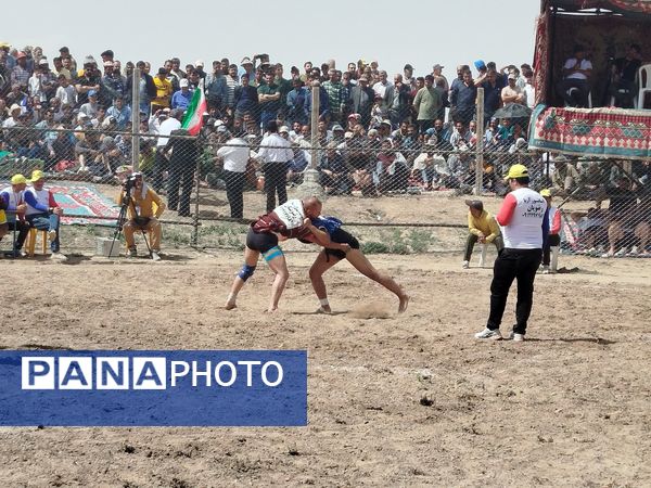 رقابت پهلوانان کشتی با چوخه در گود امام مرشد فاروج - میراثی ۴۰۰ ساله