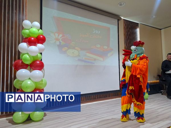 فریاد آزادی و همبستگی در دبستان آرمینه مصلی‌نژاد