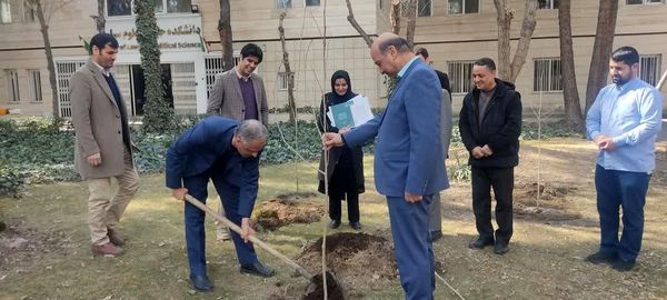 دانشگاه سبز می‌اندیشد