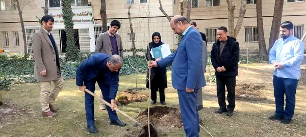 دانشگاه سبز می‌اندیشد