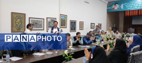 جلسه تقدیر از عوامل اجرایی همایش بزرگ یاوران مقاومت در کانون باهنر بجنورد