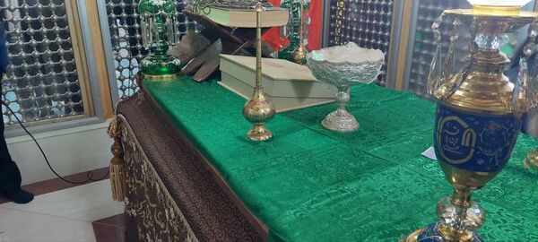 آیین غبارروبی ضریح مطهر حضرت علی‌بن‌امام‌محمدباقر(ع) 