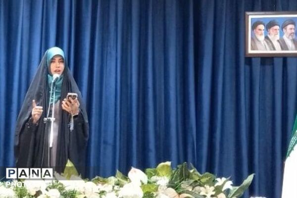 حضور دانش آموزان نخبه نهج البلاغه و حافط قرآن کریم چهارانگه در مصلا نماز جمعه 