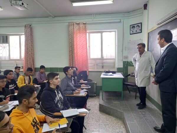 کلاس های تقویتی دبیرستان نمونه آیت الله خامنه‌ای کاشمر