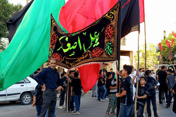 استقبال از ماه محرم با آیین سنتی چاووش‌خوانی در شهر بهمن