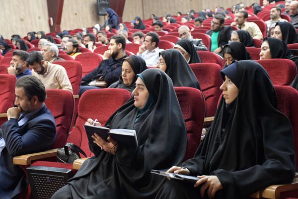 نقش بی‌بدیل مربیان تربیتی در شکوفایی نسل آینده در همایش منطقه ۵ تهران بازخوانی شد