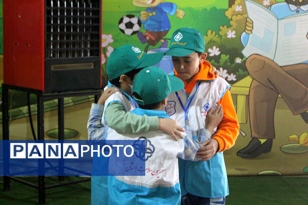 رقابت گروه‌های منتخب مدارس پسرانه استان قم در نخستین جشنواره سفیران سلامت 