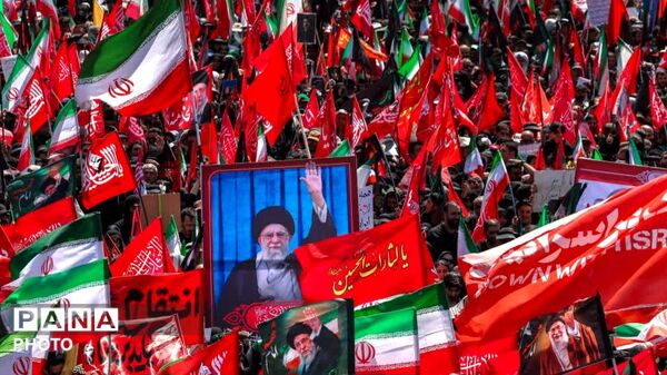 وداع حماسی ملت با پیکر مطهر پیشوای انقلاب اسلامی