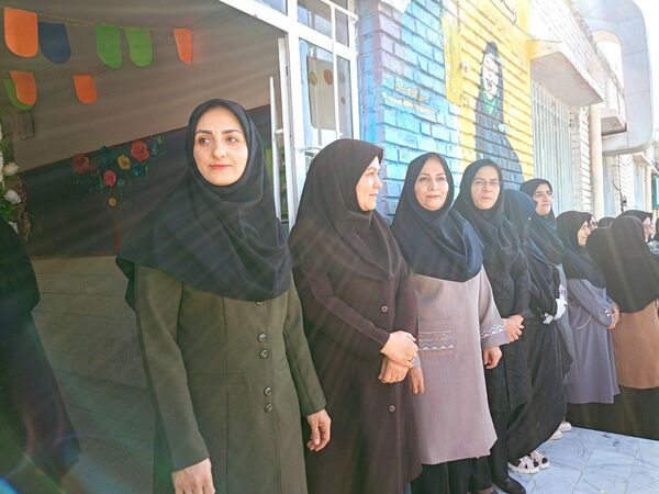 آیین نواخته زنگ آغاز سال تحصیلی در دبستان دخترانه سمیه
