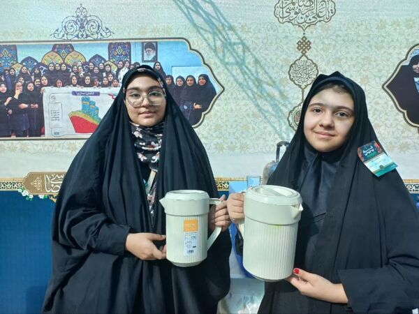 خدمت رسانی موکب سوغات و هنر دختران نوجوان مشهدی 