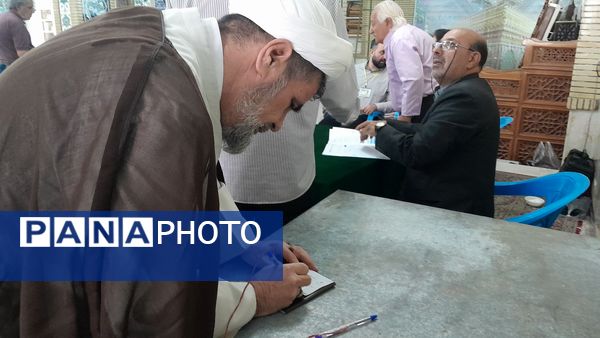 حضور پرشور مردم‌کرج پای‌صندوق‌های رای‌گیری  